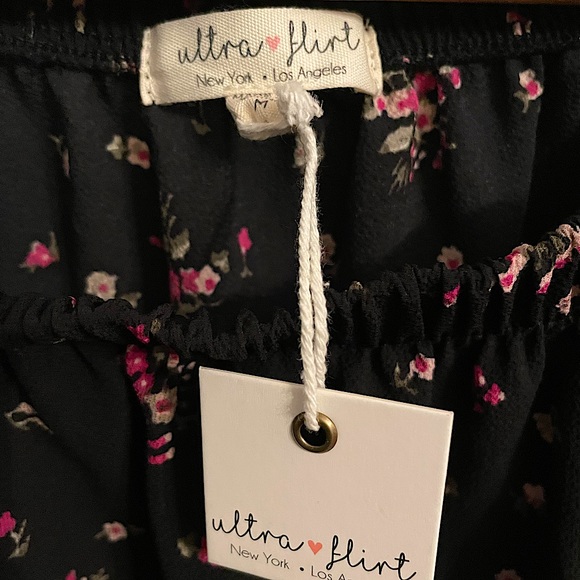 BNWT Black floral blouse! - Picture 2 of 2